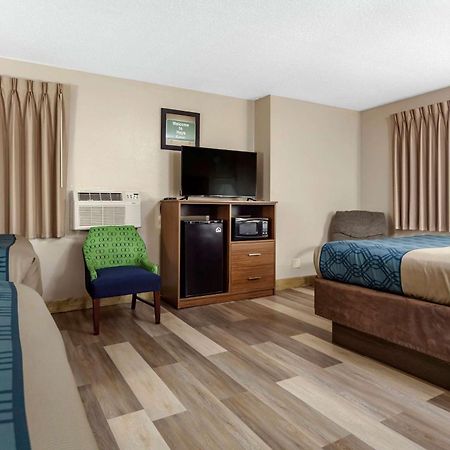 Econo Lodge Hays I-70 Eksteriør billede