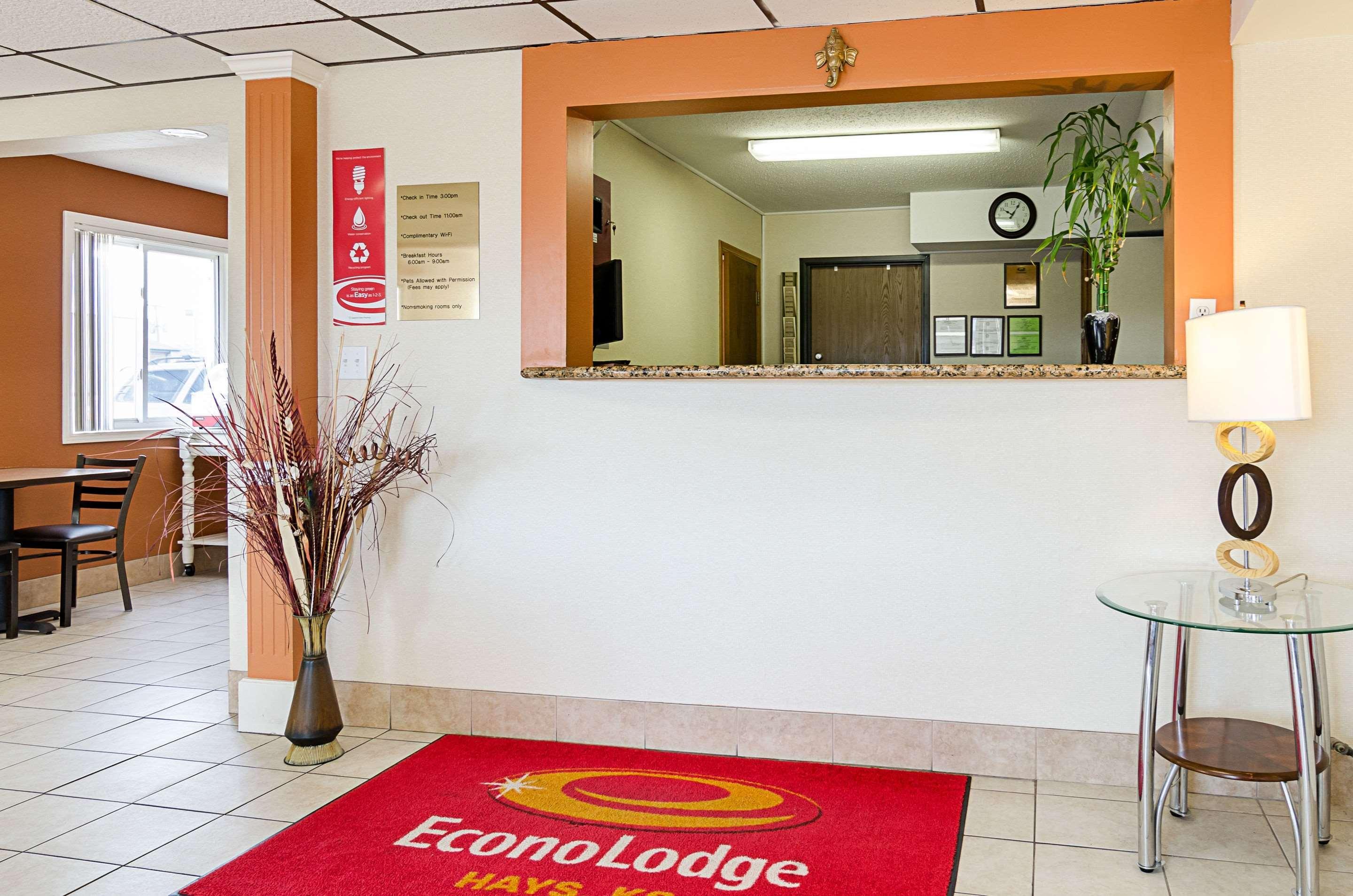 Econo Lodge Hays I-70 Eksteriør billede