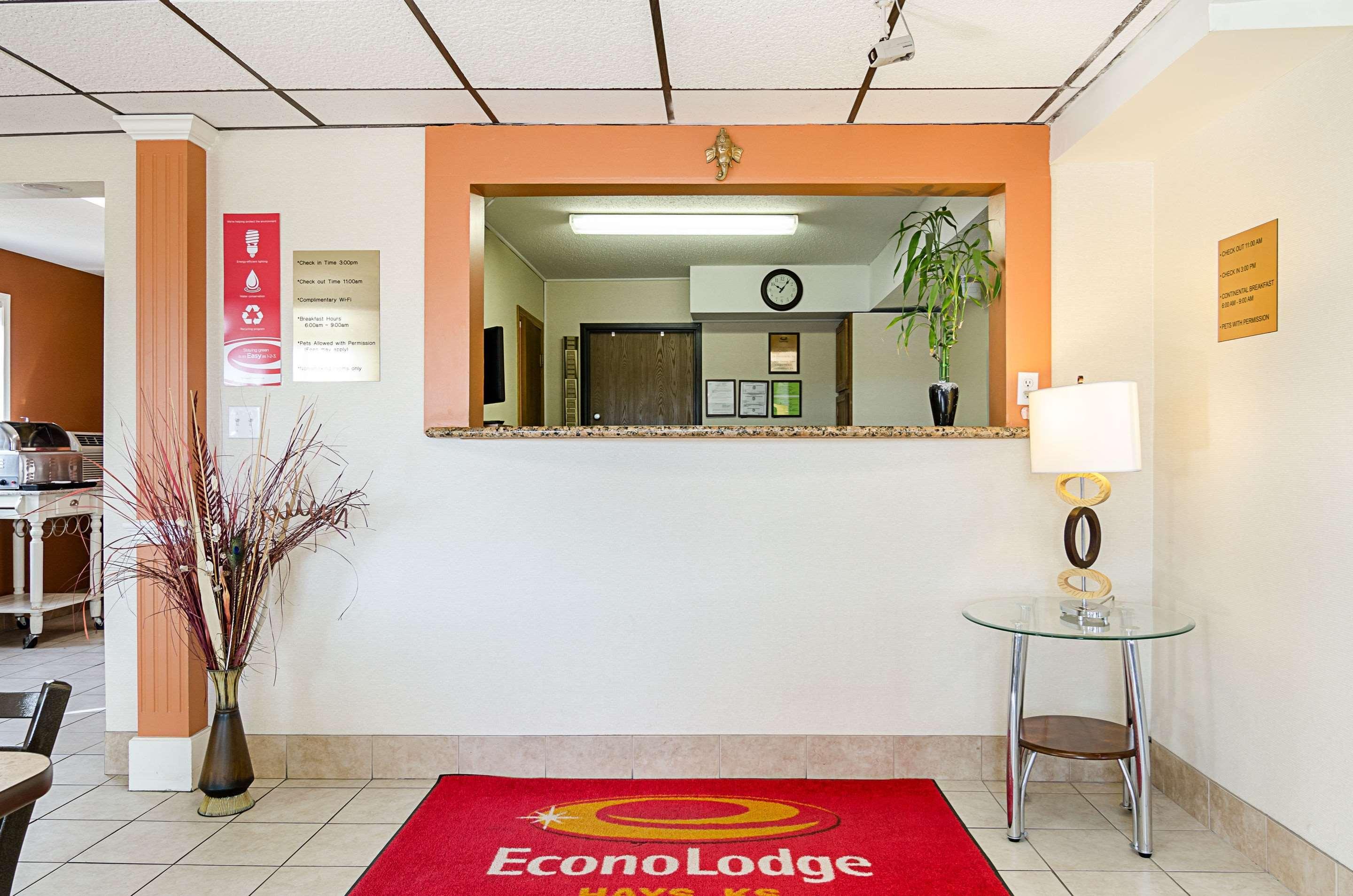 Econo Lodge Hays I-70 Eksteriør billede