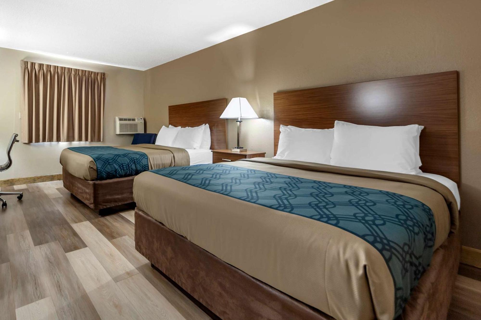 Econo Lodge Hays I-70 Eksteriør billede