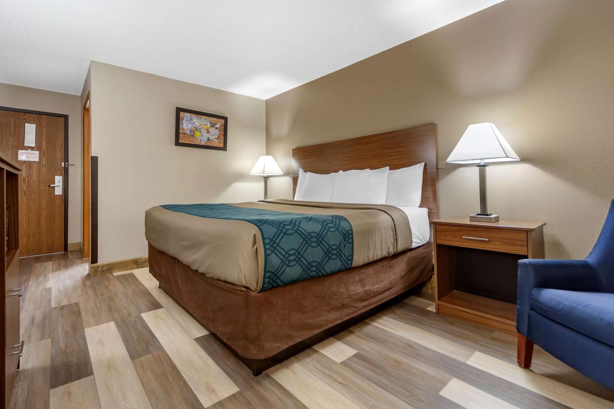Econo Lodge Hays I-70 Eksteriør billede